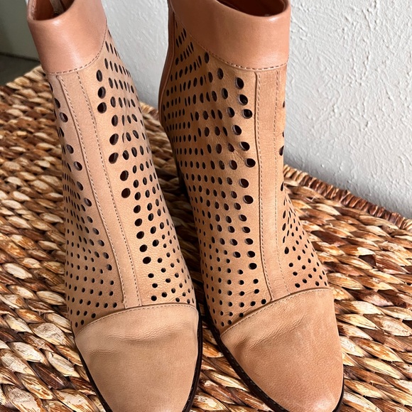 Rebecca Minkoff Camel Perforated Leather Back Zip booties ankle boots heels 8 - Picture 6 of 8